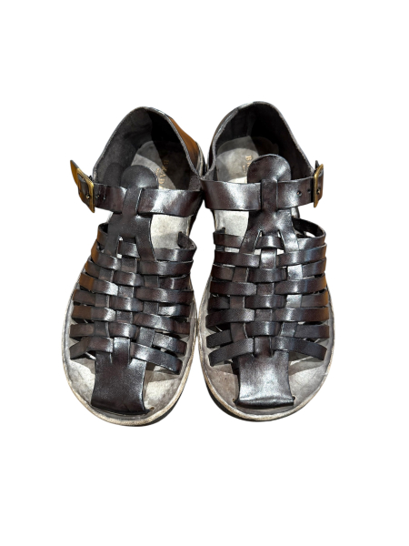 Brador, Flechtsandale moro